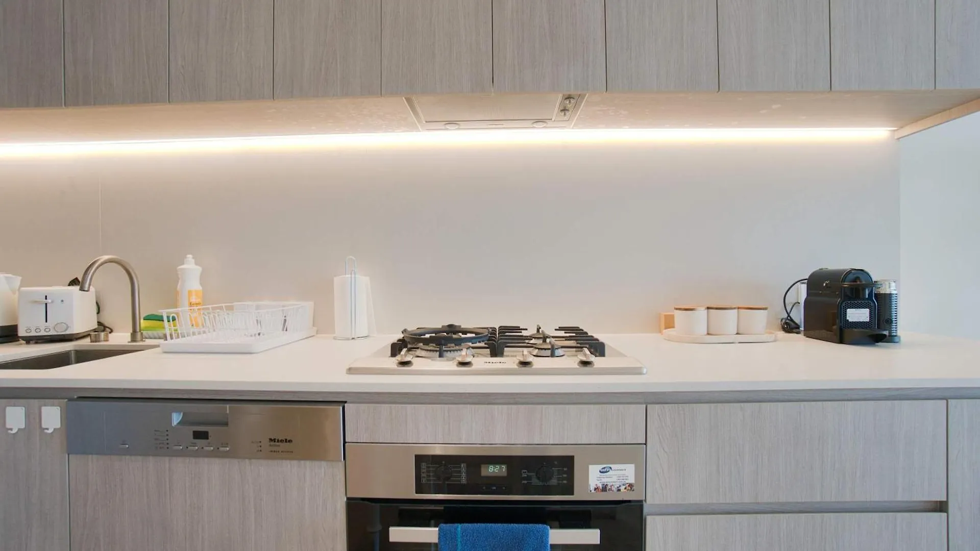 Luxury Apartment In Rundle Mall With Beautiful City Views أدليد